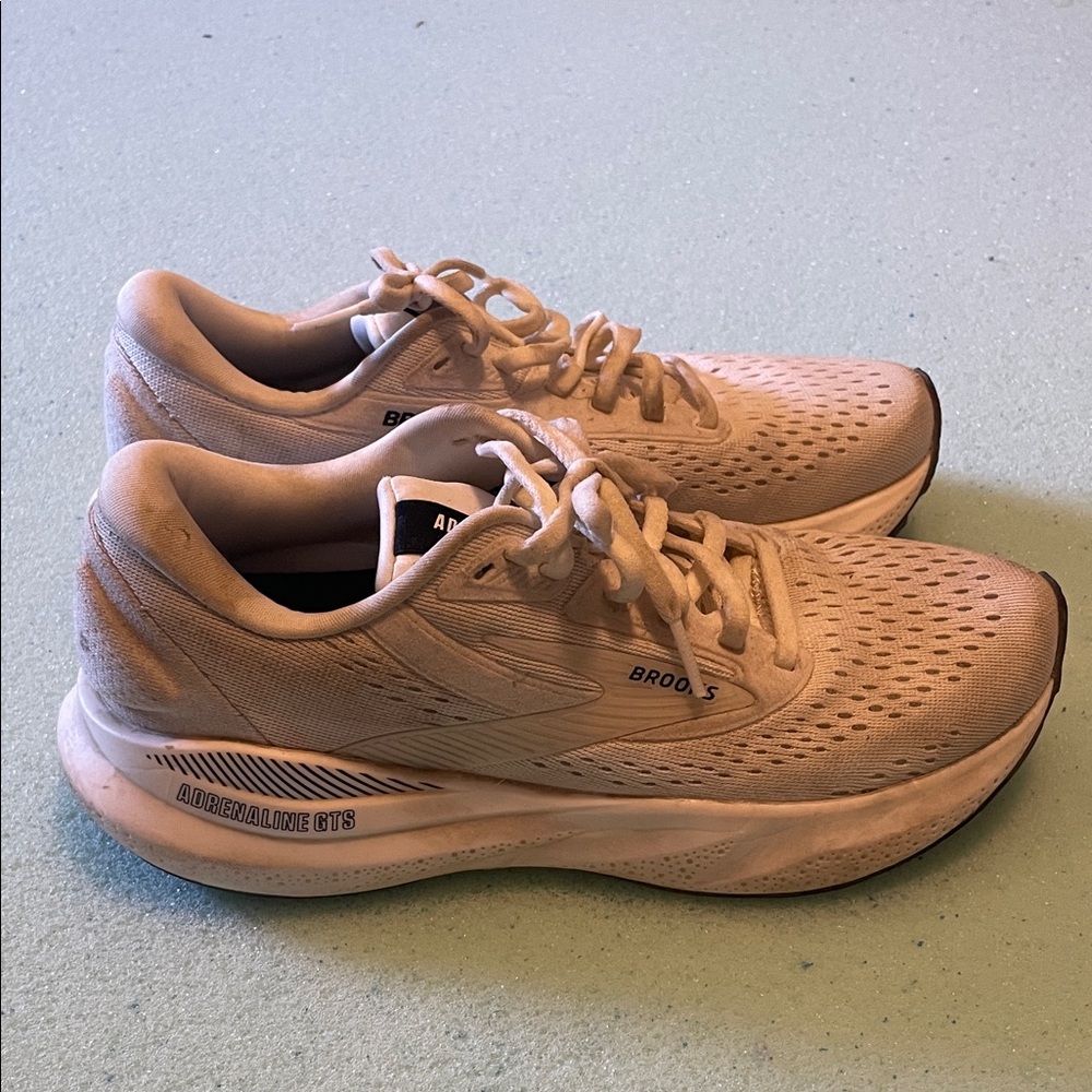 Brooks Women's Adrenaline GTS Shoes - Light Tan